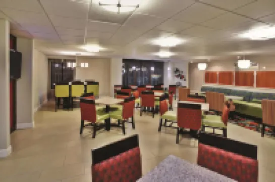La Quinta Inn & Suites by Wyndham Elkview - Charleston NE Hotels in Kanawha County