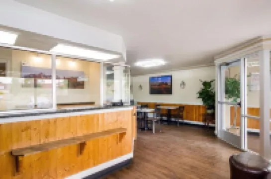 ロードウェイ イン グリーリー