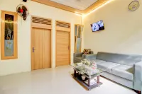 Hotel O Alun-Alun Purwokerto Near Gor Satria Purwokerto Formerly Guest House Blessing Hotels in Kecamatan Kembaran