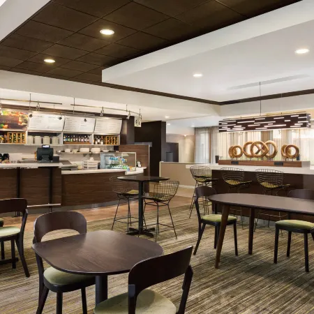 Courtyard by Marriott Fort Myers Cape Coral Отели рядом с достопримечательностью «Эдисон энд Форд Уинтер Эстэйтс»