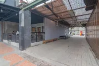 RedDoorz Near Alun-Alun Garut Hotels in Garut Kota