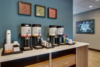 Hampton Inn & Suites Southport - breakfast