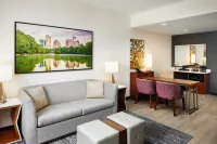 Embassy Suites by Hilton Atlanta Airport North Hôtels à : Hapeville