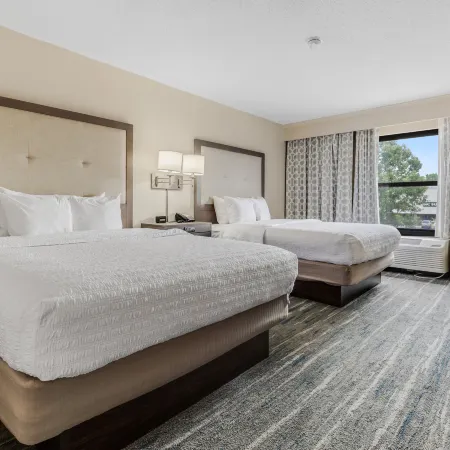 Hampton Inn & Suites Memphis-Galleria Отели рядом с достопримечательностью «Галерея Вулфчейс»