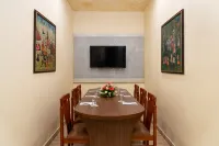 Foxoso Taj View Hotel