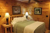 Yellow Creek Cabin, Secluded, on Creek, N.C. Trout Stream, near Fontana Hotels in Graham County