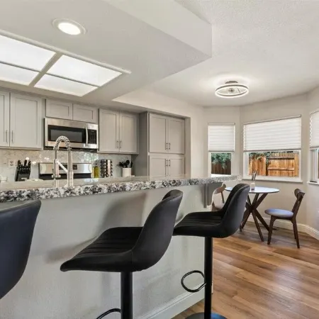 Luxury Home, W/Pool Table; 40 min from Tahoe