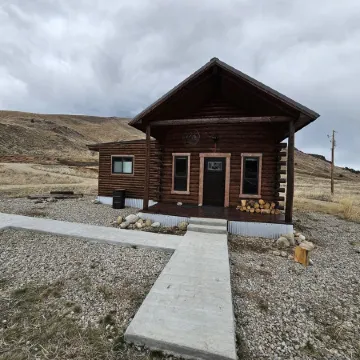 Reboot, Recover, Recreate…Centrally located 20 acre Mill Creek getaway cabin!