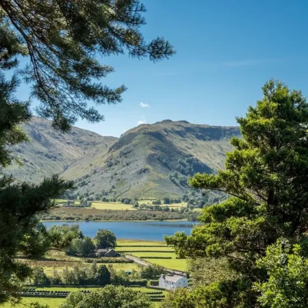 Detatched, Cosy Cottage With Mountain Views - Parking, Sleeps 8, Pet-friendly