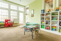 Bright Stylish Chic 4BR 4BA Home Pet Friendly!