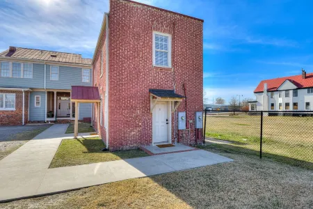 Stovall #6 | Comfy 1-bedroom minutes away from Augusta's gems! Отели рядом с достопримечательностью «Медоу Гарден»