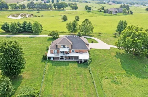 Smithville Lakehouse Country Living up to 15 guests! Hotels in Clay County