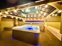 Wknd@Bernies 2Homes-2HotTubs-GAME ROOM, Private Compound--Amazing H2O/Mtn Views!