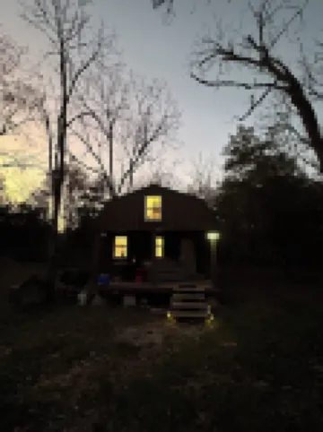 Tranquil cabin with AC and 2 creeks on secluded 5 acres with WiFi