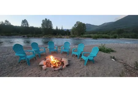 LOVELY RIVER HOUSE - Packwood, Washington Отели рядом с достопримечательностью «La Wis Wis Campground»