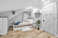 Kenmore Luxy Loft Hotels in Tonawanda