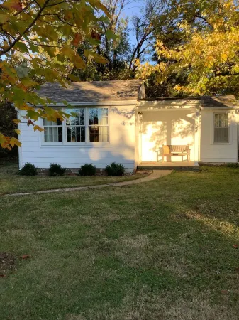 Quaint Guest Cottage