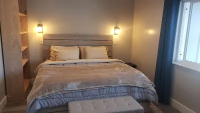 Pet Friendly spacious home. Close to everything Hotels near RioTinto Stadium