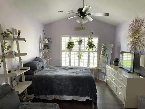 Pool w/slide, low fees, free golf cart, pets welcome. 10 blocks beach-near Mayo.