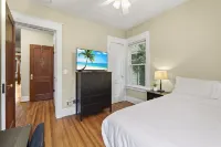 Cozy Upper 3 bed 2 full bath + loft + balcony