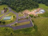 Galena Getaway: Sauna, Hot Tub, Fire Pit, and Arcade Fun Awaits!
