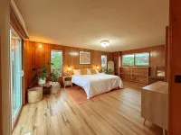 Secluded, Bayfront Escape, Luxury Hot Tub, EV Charger, King Beds, Pets OK Hotels near 4175 N Hwy 101