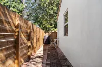 Private centrally located Fort Lauderdale cottage