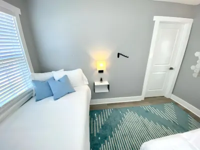 Block to Beach! Fossil Hunting, Hot Tub, Coffee Bar, Screened Deck, 1hr to DC