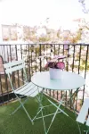 Chic Downtown Studio: A Hideaway Oasis