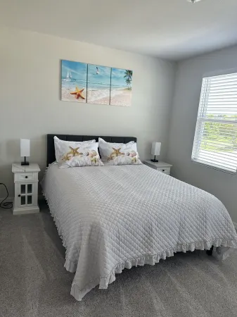 New Two story Cozy  House  Near Warm Mineral Springs