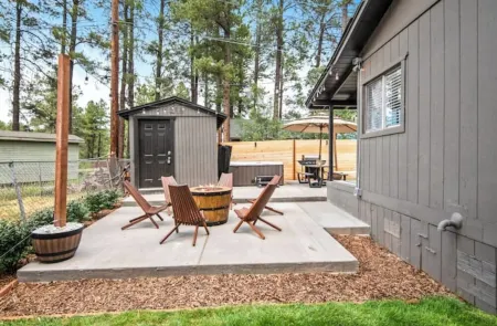 Whispering Pines Cabin w/Hot Tub!