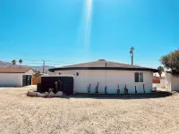 Unique Round House w/ Fire Pit Hotels near Cabot's Pueblo Museum
