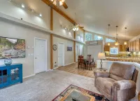 Holiday Tree House - with community pool & golf!