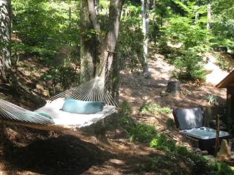 Private Getaway-17 miles to Asheville,  Hot Tub & Fireplace, Pet Friendly