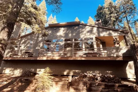 Modern 4BR  Playground  Deck Отели в г. Фресно