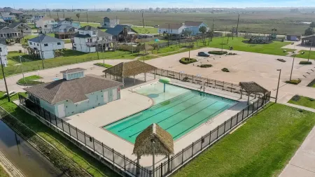 Vacation on the bay with Proximity to Beach and High-Speed WiFi- Turtle Haven