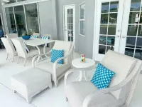 Sunny Suite Retreat! – 7 Bed, 4 Bath, FREE Heated Spa & Pool