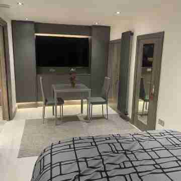 Modern fully independent studio on golf-course. Rooms