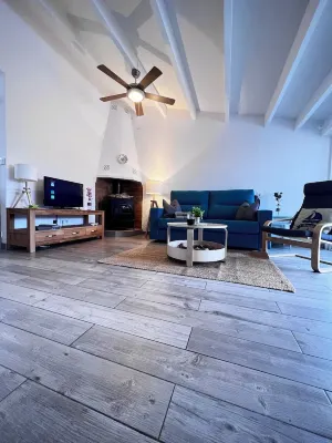 Modern Beach Style Villa, Close To Beach, Restos & Shops, Big Pool, Renovated.