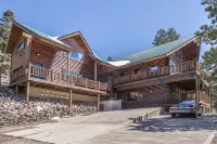ENCHANTED CIRCLE LODGE-AWESOME MOUNTAIN VIEWS WITH HOT TUB AND SAUNA!