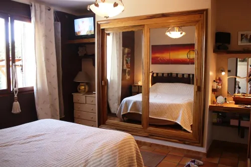 Sorgues, 9 km from Avignon, air-conditioned villa with private pool, (Wifi internet) Hotels in Sorgues