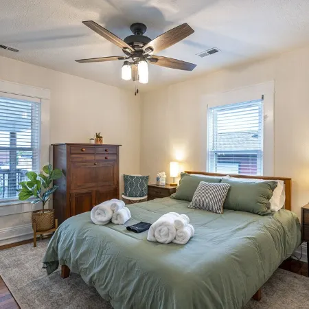 Spacious home steps from Main St and Shenandoah NP with firepit & large backyard