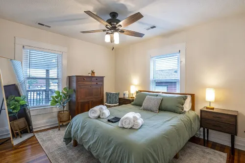 Spacious home steps from Main St and Shenandoah NP with firepit & large backyard