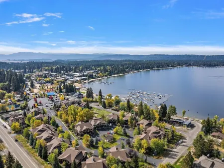 Where Mountain Adventures Meet Lakeside Relaxation Отели в г. Мак-Кол