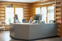 Cozy Two Bedroom Apartment 5 Minute Walk to Town!