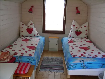 Cozy vacation home with an outdoor pool in a peaceful location by the forest Hotel dekat DDR Museum