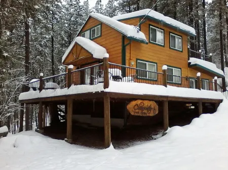 Peaceful, Private Cabin overlooking the Clearwater River. Dbl occ rates