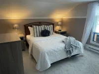 Valley View Lakehouse - Fully updated, dog friendly and beautiful lake view!