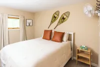 Private Cabin: 7 Mins to Slopes, Wood Fireplace