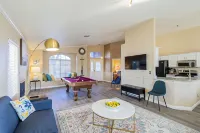 New! Cozy Modern Pool Home, Close to Downtown and The Strip